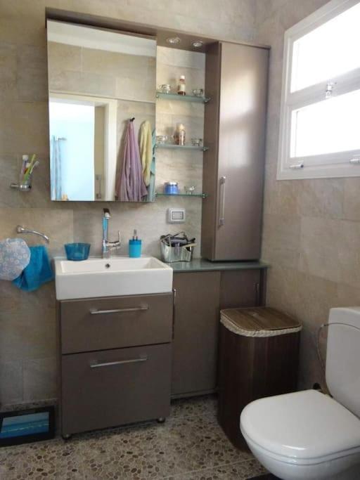 Apartment Stylish 2Br Apartment In Downtown Rehab Near Malls