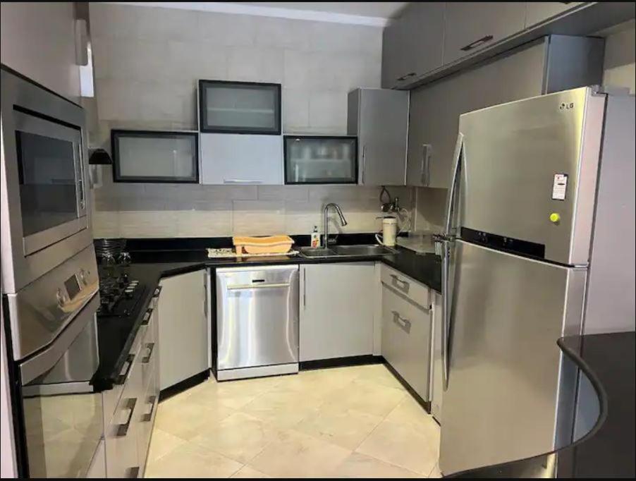 Apartment Stylish 2Br Apartment In Downtown Rehab Near Malls *