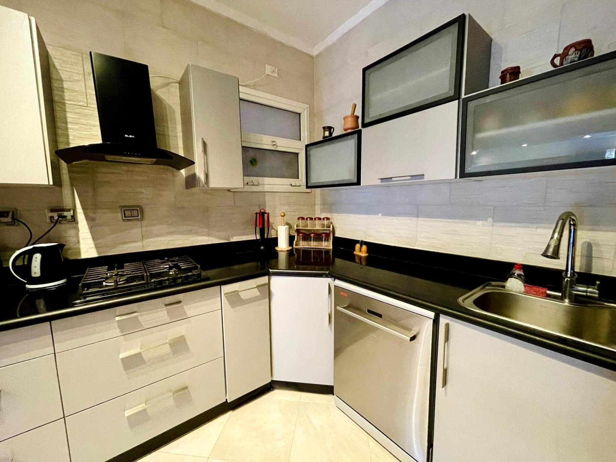 Stylish 2Br Apartment In Downtown Rehab Near Malls
