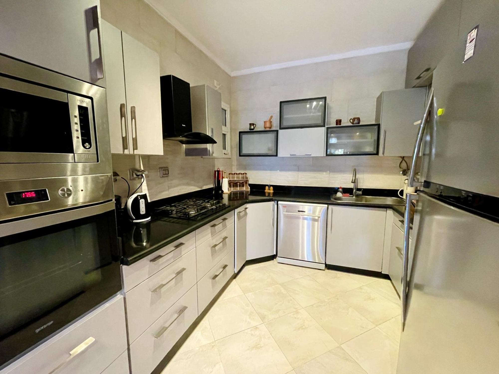 Stylish 2Br Apartment In Downtown Rehab Near Malls Apartment