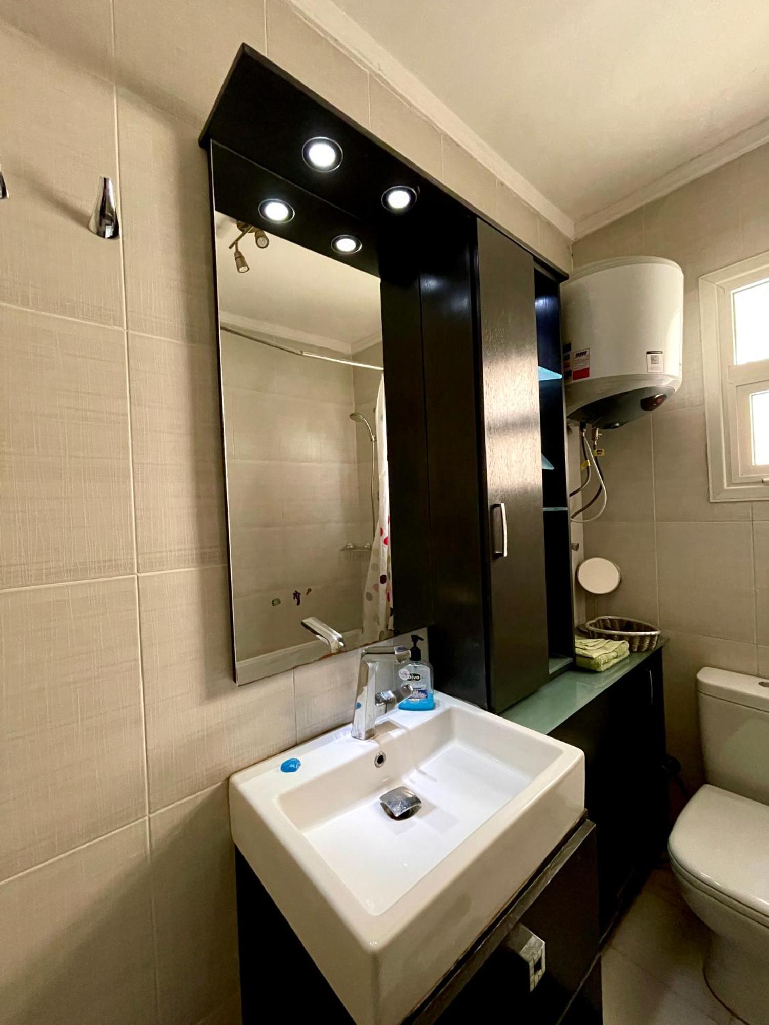 Apartment Stylish 2Br Apartment In Downtown Rehab Near Malls *